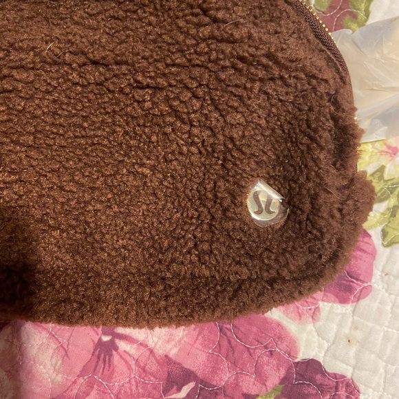 Lululemon fleece beltbag NWT brown - Picture 4 of 7